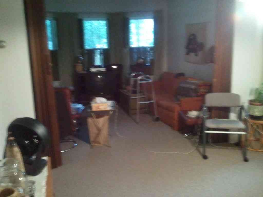 Cousin Karen has done a FABULOUS job of redecorating the house! There is more room and it is easier to get around.