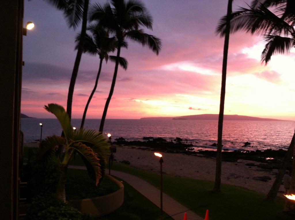 As the sunset neared, the restaurant staff actually ran outside to take pictures! Being curious, we followed them and were rewarded with this magnificent, fiery sunset.