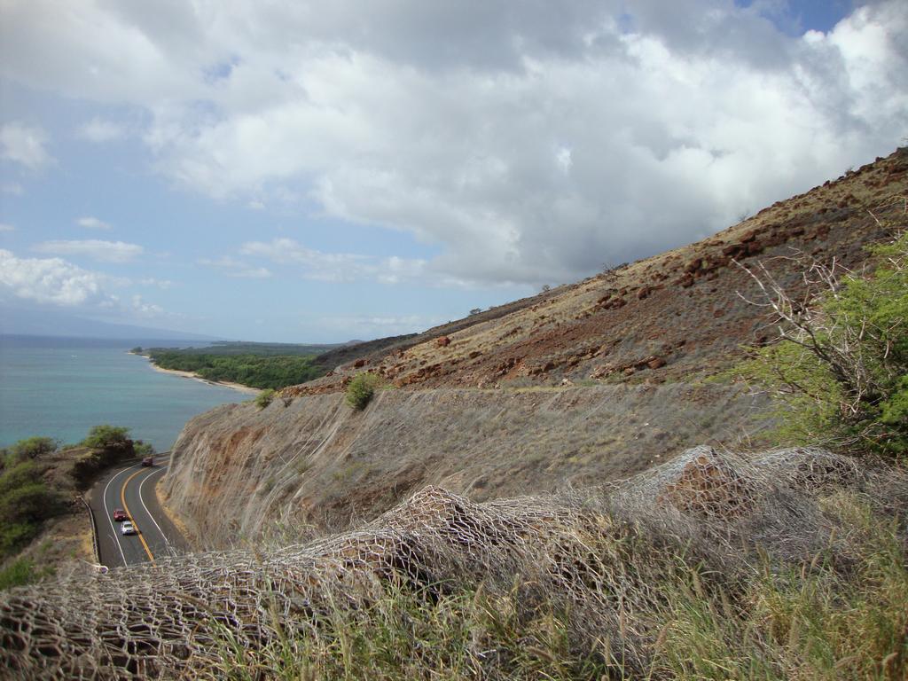 This is the new road to Lahaina, which opened in 1951. This view is looking toward Lahaina.
