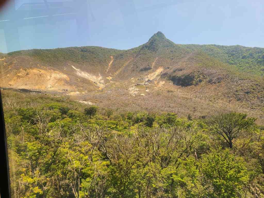 Owakudani valley (the "Great Boiling Valley").